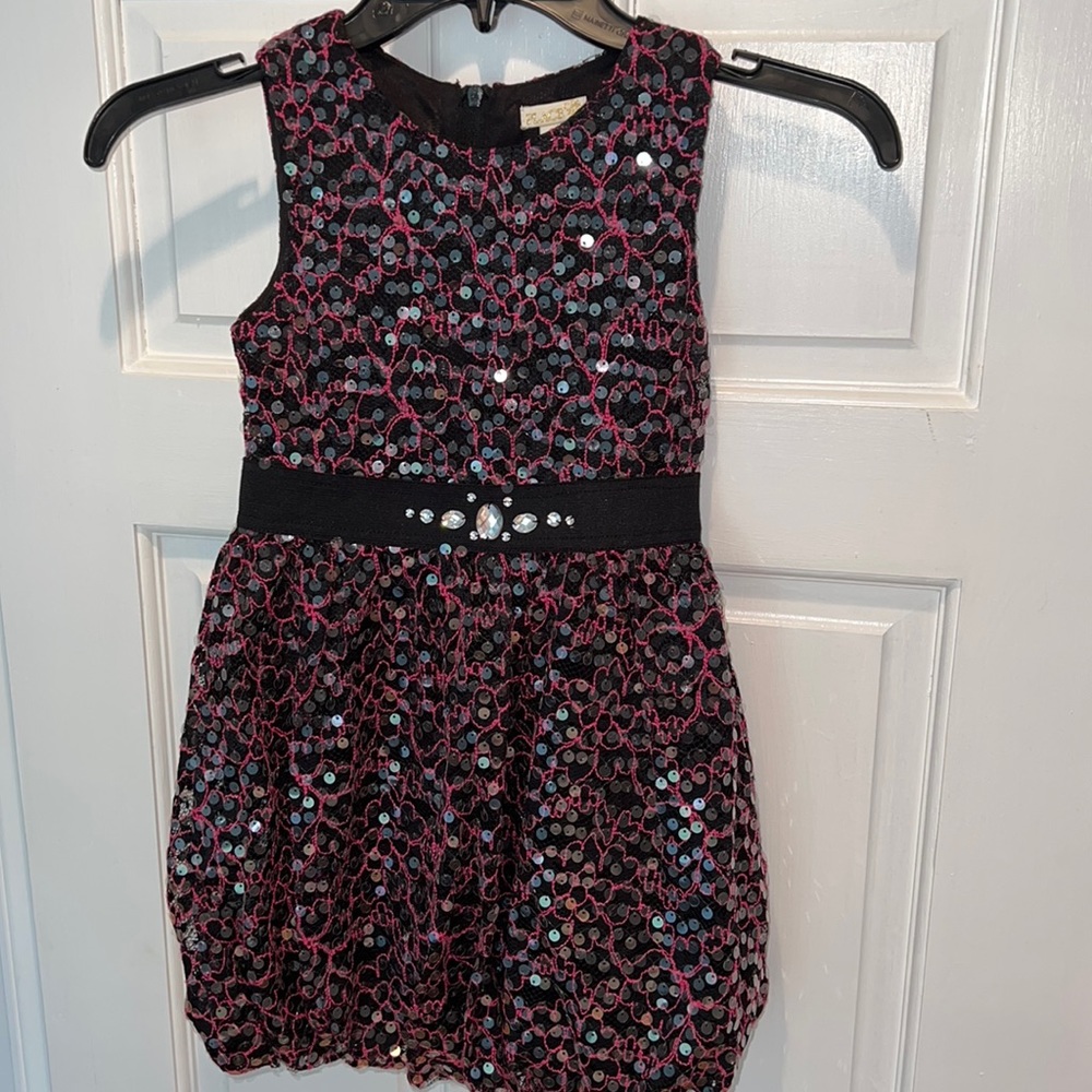 Gorgeous girls holiday sequined children’s place size 6 dress.